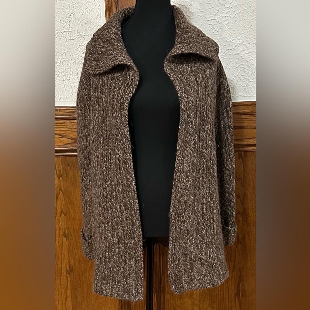 Elegant Holt Renfrew Wool-Blend Luxury Knit Cardigan